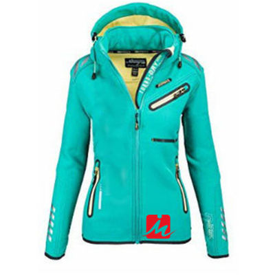 Polyester Spandex imprägniern die kauende wandernde Jacke der Softshell-Jacken-Frauen im Freien
