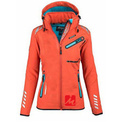Polyester Spandex imprägniern die kauende wandernde Jacke der Softshell-Jacken-Frauen im Freien