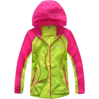 Klassische laufende leichte Jacken-Frauen tragen mit Kapuze Breathable wasserdichte Jacke Packable zur Schau