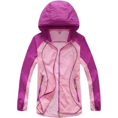 Klassische laufende leichte Jacken-Frauen tragen mit Kapuze Breathable wasserdichte Jacke Packable zur Schau