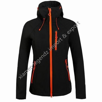 Wasserdichte Softshell-funktionelljacken-Breathable Winter-Frauen-Oberbekleidung im Freien