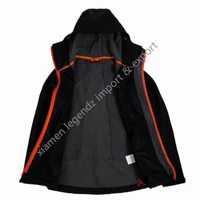 Wasserdichte Softshell-funktionelljacken-Breathable Winter-Frauen-Oberbekleidung im Freien
