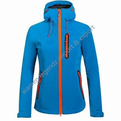 Wasserdichte Softshell-funktionelljacken-Breathable Winter-Frauen-Oberbekleidung im Freien